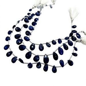 Perles de saphir bleu naturel, forme poire cœur, facettées, non traitées, vendues par brin de 8 pouces - Product Image 1