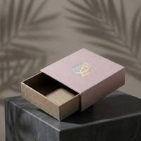Boîte à collier pliable de luxe avec finition holographique scintillante |   Boîte artisanale de luxe pour bijoux avec finition 3D
