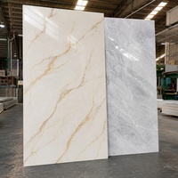 Panneaux muraux en carbone léger imperméable de Chine, 1220x2440 mm, SPC WPC PVC, imitation marbre, avec veines bleues sur fond blanc