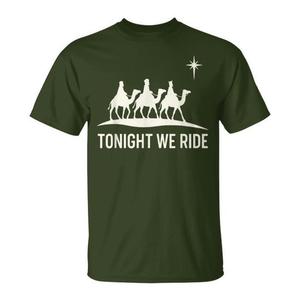 T-shirt de Noël « Tonight We Ride » avec motif des trois mages et du chameau - Product Image 1