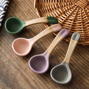 Cuchara de Cerámica Estilo Japonés para Arroz y Sopa, Cuchara de Porcelana de Mango Largo para Ensalada y Postre, Diseño de Mango Curvo, Cuchara para Café - Product Image 1