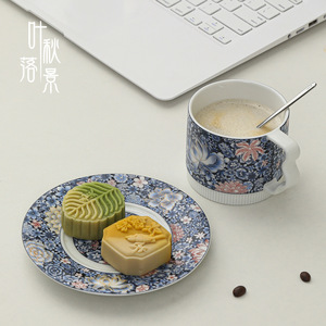 Taza de café de cerámica azul y blanca con platillo y asa para té de la tarde o uso en la oficina - Product Image 2