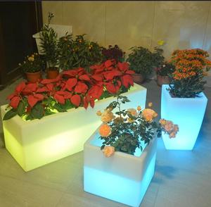 Pot de fleurs lumineux LED intelligent IP65 résistant aux intempéries, 16 couleurs RVB, alimenté par piles, pour terrasse extérieure, jardin, mur, paysage en plastique - Product Image 4