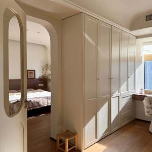 Mueble de Madera Moderno para Ropa, Modelo SNLFEIER 0005, Diseño de Paneles, Exhibición Comercial, Muebles para Tiendas, Centros Comerciales y Hoteles - Product Image 3