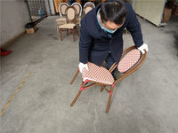 Chaise en rotin en aluminium empilable pour usage extérieur