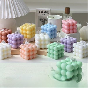 Bougie parfumée artisanale en cire de soja, forme cube Rubik coloré, nouveauté très demandée, pour la maison et l'aromathérapie - Product Image 1