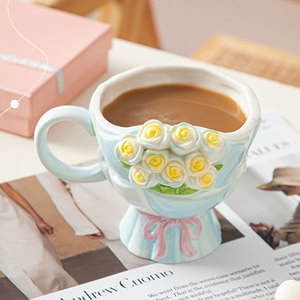 Taza de cerámica con diseño creativo de ramo de tulipanes, taza para café, postres o helados. - Product Image 4