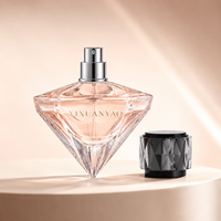 Flacons de parfum vides en verre de 70 ml, forme conique, flacon pulvérisateur de parfum en cristal, logo personnalisé avec bouchon noir