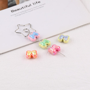 Perles acryliques 3D en forme de nœud de dessin animé pour la fabrication de bracelets, accessoires de bijoux en résine plastique en forme de papillon - Product Image 1