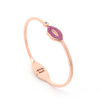 Bracelet minimaliste pour femme en acier titane et or rose, en forme de lèvres, serti de diamants, fabriqué à Dongguan