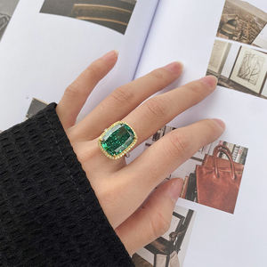 แหวนเงินแท้ 925 ชุบทอง ประดับเพชรทรงสี่เหลี่ยมขนาดใหญ่ สีเหลืองเขียวมรกต สำหรับผู้หญิง แหวนหมั้น แหวนสัญญา - Product Image 2