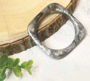 Handmade Resin <b>Acrylic</b> Bangles Stylish and Durable <b>Jewelry</b> for Women Ideal for Gifting or Casual Fashion Looks - Product Image 4