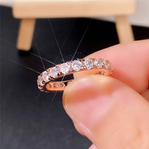 Anello da Donna con Zirconi Cubici Rotondi Stile Eternity, Gioiello alla Moda - Product Image 3