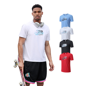เสื้อผ้ากีฬาผู้ชาย พิมพ์โลโก้ได้ ผลิตจากโพลีเอสเตอร์และสแปนเด็กซ์ เสื้อฟิตเนส เสื้อยืดออกกำลังกาย แห้งเร็ว เสื้อผ้าสำหรับออกกำลังกายในยิม - Product Image 2