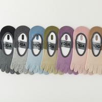 Vente en gros Sport Grip Cinq Doigts Chaussettes Yoga Femme Professionnelle Logo Personnalisé Coton Antidérapant Pilates Chaussettes De Sport