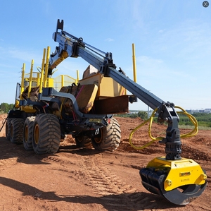 Xuvol XVY18C Transportador Forestal Todoterreno con Brazo Telescópico Hidráulico y Giro de 360° °   Garra Giratoria - Product Image 1