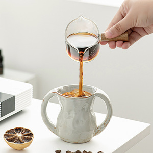 แก้วมัคเซรามิคสองหูจับดีไซน์สร้างสรรค์ แก้วกาแฟเซรามิคสไตล์เรโทร แก้วเซรามิคสำหรับลาเต้อาร์ต - Product Image 5