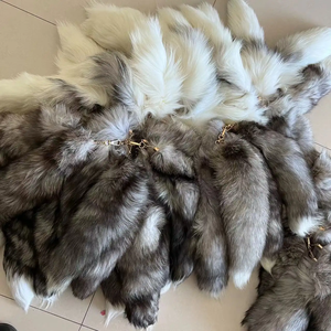 Vente en gros de porte-clés en fourrure véritable de 40cm avec queue de renard porte-clés en fourrure de renard blanc - Product Image 5