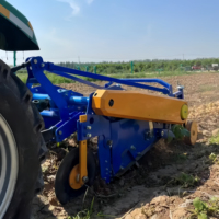 Tracteur agricole entraîné Mini récolteuse de patates douces Oignon Ail Digger en vente