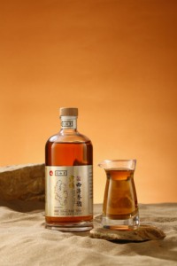 Minuman Tonik <span class=keywords><strong>Herbal</strong></span> Cina Premium Xiake Legend dengan <span class=keywords><strong>Ginseng</strong></span> dan Goji Berry, Alkohol 35%, 350ml, 6 Botol untuk Kesehatan Ginjal - Product Image 3