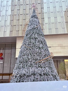 Vente directe d'usine, <span class=keywords><strong>petit</strong></span> volume, structure spéciale, arbre <span class=keywords><strong>de</strong></span> <span class=keywords><strong>Noël</strong></span> d'extérieur avec boules décoratives et guirlandes lumineuses, nœud papillon - Product Image 6