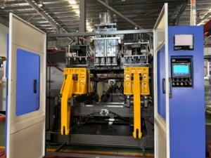 Machine d'extrusion-soufflage HDPE PP EVA 5-12L avec servomoteur et pompe pour bouteilles de détergent et bidons - Product Image 3