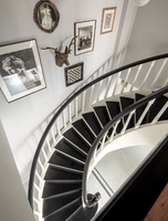 Escalier en colimaçon en bois massif avec balustrade courbe et main courante pour villa, duplex, balcon – Style moderne et simple (Euro)
