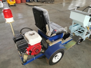 Máquina de pintura termoplástica para señalización vial Showway Line Driver, con motor de gasolina de 5.5HP, dos plataformas para los pies, modelo SW-11. - Product Image 5