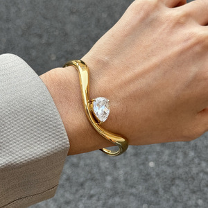 Brazalete Abierto con Cristal en Forma de Lágrima y Ondas para Mujer, Joyería de Acero Inoxidable para Uso Diario, Engaste con Bisel - Product Image 2