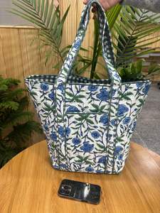 Sac fourre-tout en coton matelassé imprimé floral fait main, sac de plage, sac de voyage, sac de demoiselle d'honneur, cadeau pour maman - Product Image 2