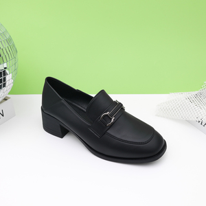 Mocassins Anglais à <span class=keywords><strong>Semelle</strong></span> Épaisse de Haute Qualité <span class=keywords><strong>avec</strong></span> Boucle Métallique en Cuir PU Léger et Imperméable pour <span class=keywords><strong>Femme</strong></span> – Chaussures à Enfiler pour l'Automne - Product Image 2