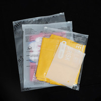 Sacs à T-shirts imprimés sur mesure - Matériel PE/GRS PE vert recyclable avec impression en héliogravure et logo personnalisé