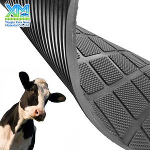 Rouleau <span class=keywords><strong>de</strong></span> revêtement <span class=keywords><strong>de</strong></span> <span class=keywords><strong>sol</strong></span> en caoutchouc robuste antidérapant et amortissant <span class=keywords><strong>pour</strong></span> l'élevage laitier, idéal <span class=keywords><strong>pour</strong></span> les salles <span class=keywords><strong>de</strong></span> traite, les boxes individuels et les enclos <span class=keywords><strong>de</strong></span> calvage. - Product Image 1