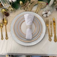 Assiettes de présentation en plastique argentées de 13 pouces, design ligne argentée, vente en gros, 100 pièces, logo personnalisé, pour mariage, buffet, fête