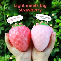 Jouet à presser fraise souple changeant de couleur - Jouet créatif anti-stress pour filles et adultes - Vente en gros