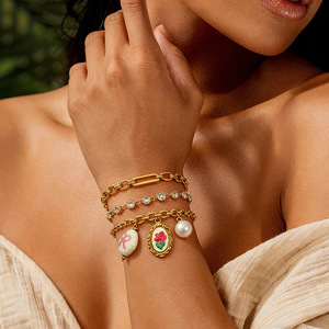 Bracelet fin à breloques plaqué or 18 carats, motif floral, nœud, pétales de rose, pour tous les jours - Product Image 1