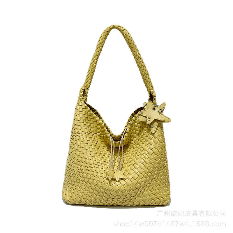 เหลืองอ่อน