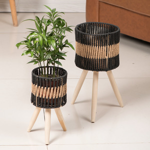 Soporte creativo para macetas de cuerda de papel tejida con patas de madera para plantas de interior, decoración del hogar, diseño circular XH24-641 - Product Image 1