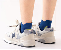 Chaussettes de sport athlétiques personnalisées en gros pour hommes, respirantes, en maille, à cheville, antidérapantes, avec semelle rembourrée – Fabricant