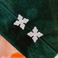 Kadınlar için Kübik Zirkonya Dört Yapraklı Yonca Küpe, 7mm, Beyaz Altın Kaplama Pirinç Zarif Çiçek Desenli Kulak Çivileri