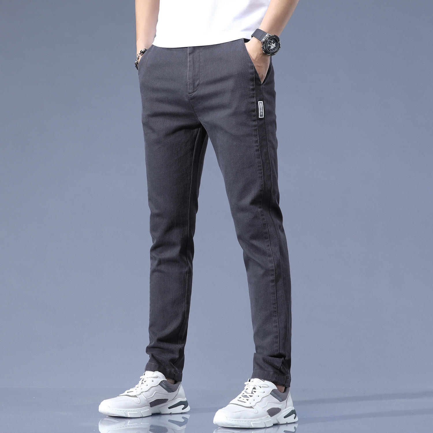 สีเทาเข้ม