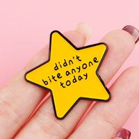 Pin Logam Grosir Motif Kartun Lucu, Bros Bertema Slogan Bintang, Pin Huruf Alfabet Inggris Kreatif, Aksesoris Pakaian