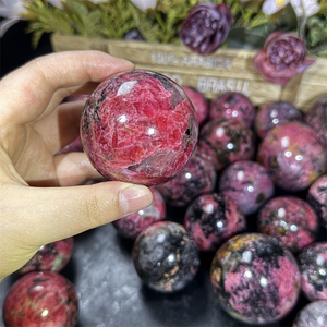 Boule de cristal de rhodonite naturelle, sphère de rhodonite polie pour la décoration intérieure, la guérison spirituelle et la collection - Product Image 3