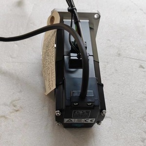 Moteur servo AC Mitsubishi HC UF S43B S10 400W 119V 2.7A Fabriqué au Japon - Product Image 2