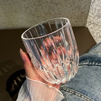 Élégante tasse en verre côtelé avec texture verticale pour eau, jus, café, thé, maison, cuisine, café, boissons, vaisselle