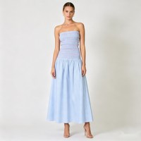 Robe longue décontractée d'été bleu clair à rayures, bustier smocké, sans manches, coupe trapèze