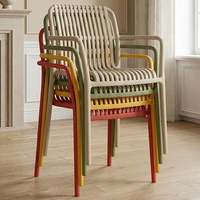 Chaises de jardin modernes, confortables, portables et colorées en plastique pour événements et locations en gros