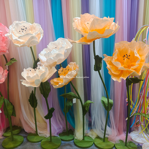 Набор декораций для сцены, состоящий из трех кусочков цветочной бумаги, используемых в качестве ориентира - Product Image 3