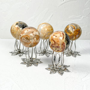Boule de pierre précieuse en agate Crazy Lace multicolore, sphère de cristal naturel polie avec des bandes incurvées complexes et une pierre organique - Product Image 2