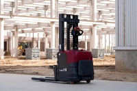 Chariot élévateur électrique Solreign CDD avec rotateur de fûts, empileur, élévateur réglable, capacité de 500 kg, batterie lithium-ion, hauteur de levage de 6 m